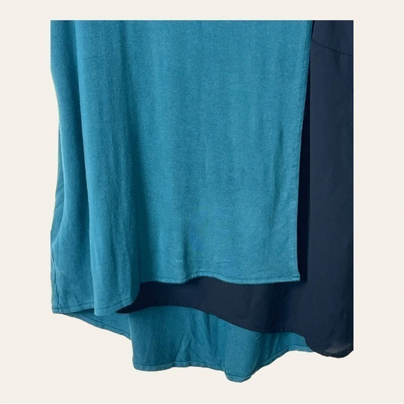 0886. WHITE HOUSE BLACK MARKET BLOUSE SLEEVELESS TEAL AND‎ BLACK IN COLOR - Picture 4 of 8